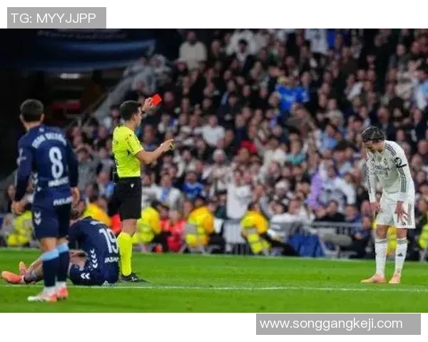 足总杯惊天逆转拜仁5-1狂胜皇马引发争议判罚热议