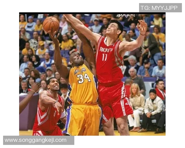 姚明在NBA的合同历程与影响分析及其对中国篮球的推动作用