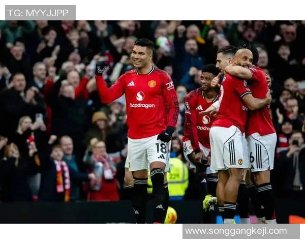 欧联杯激战皇马逆转曼联乌龙球成关键瞬间引发全场狂欢 欧联杯激战皇马逆转曼联乌龙球成关键瞬间引发全场狂欢